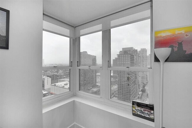 Building Photo - 88 Morgan St