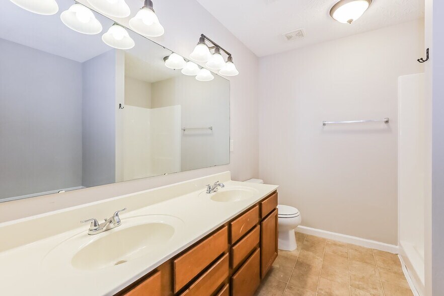 Building Photo - 2294 McGregor Dr