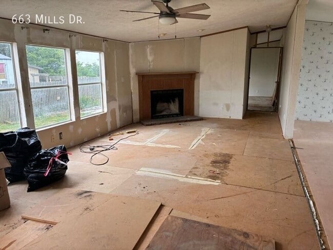 Building Photo - 663 W Mills Dr