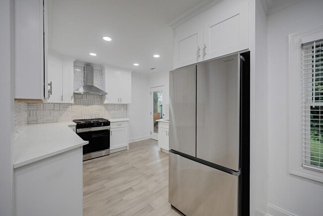Building Photo - 593 Lynnhaven Dr SW