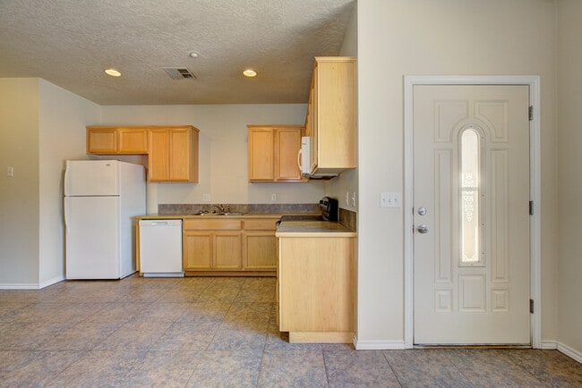 Building Photo - 727 Stampede Dr