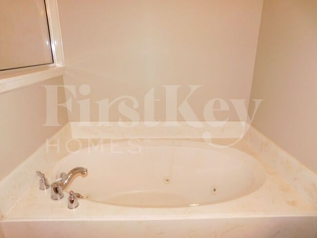 Building Photo - 9279 Windy Meadow Ln