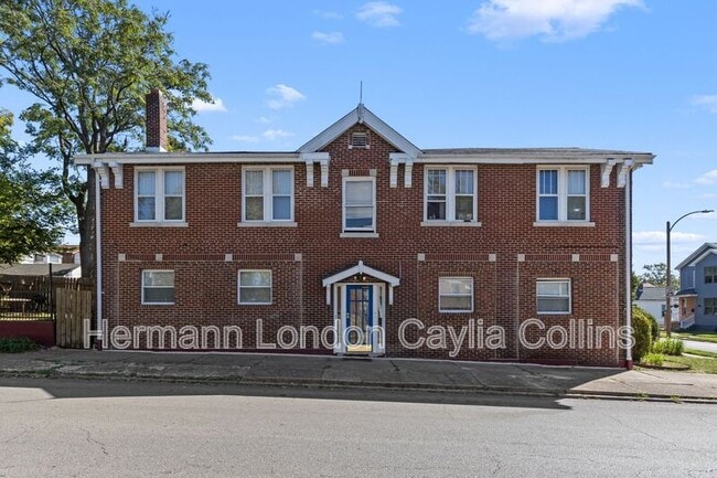 Primary Photo - 6916 Moellenhoff St