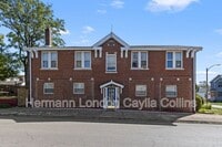 Building Photo - 6916 Moellenhoff St