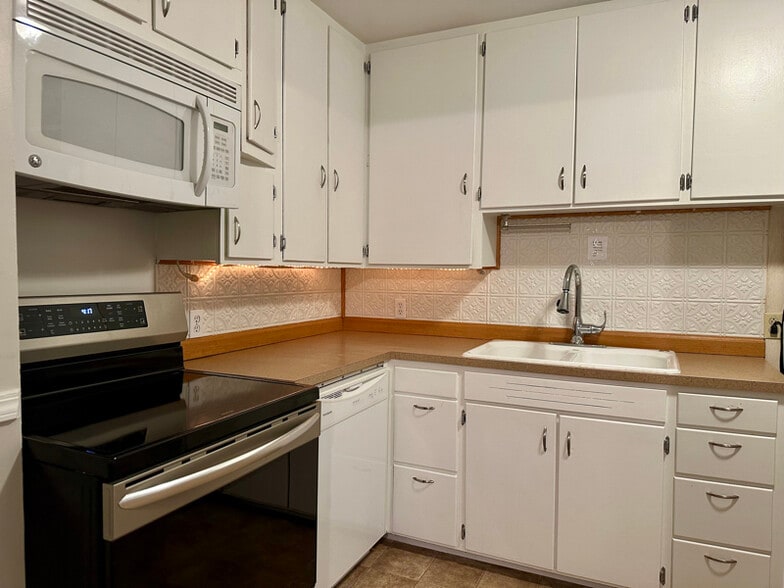 Building Photo - 114 Taulman St