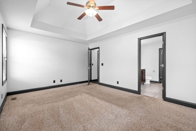 Building Photo - Pet Friendly Three Bedroom with Bonus in R...