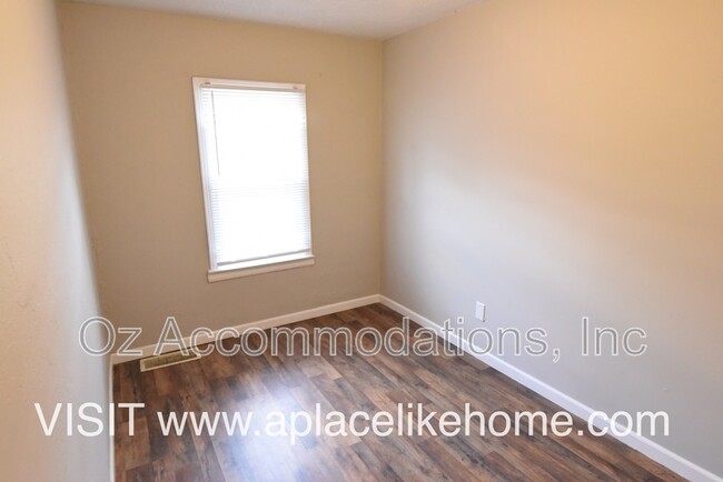 Building Photo - 5555 Farrow Ave