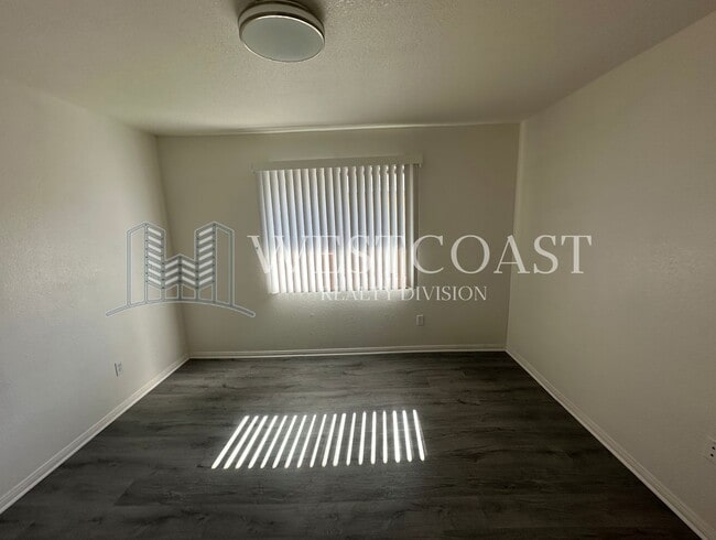 Building Photo - *** $500- OFF FIRST MONTH'S RENT *** Charming 2-Bed / 2-Bath Home in Rialto – Ideal Location & Mo...