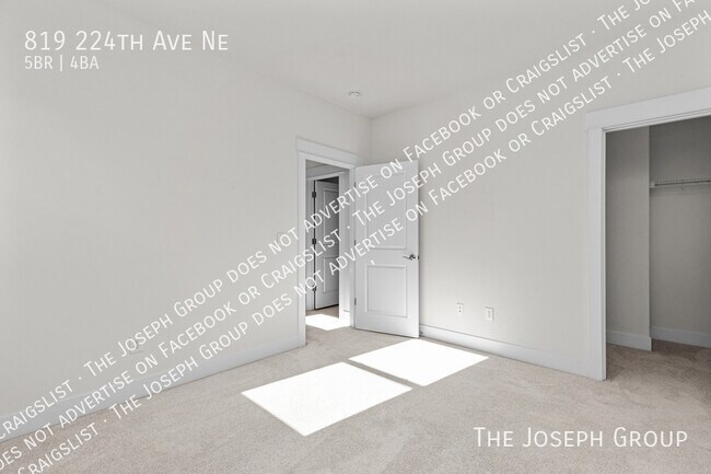 Building Photo - 819 224th Ave NE