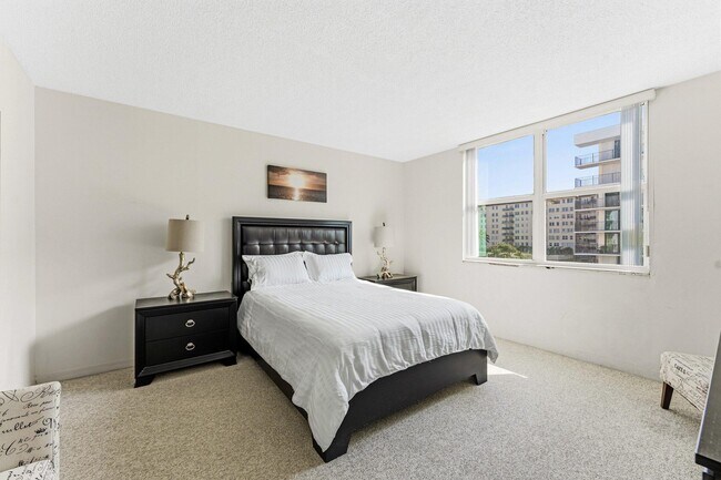 Building Photo - 3450 S Ocean Blvd