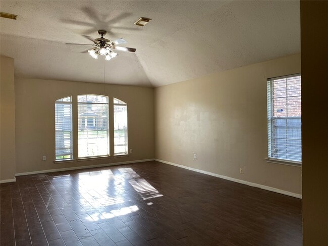 Building Photo - 4401 Egret Dr