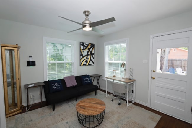 Building Photo - 1325 Ray Dr