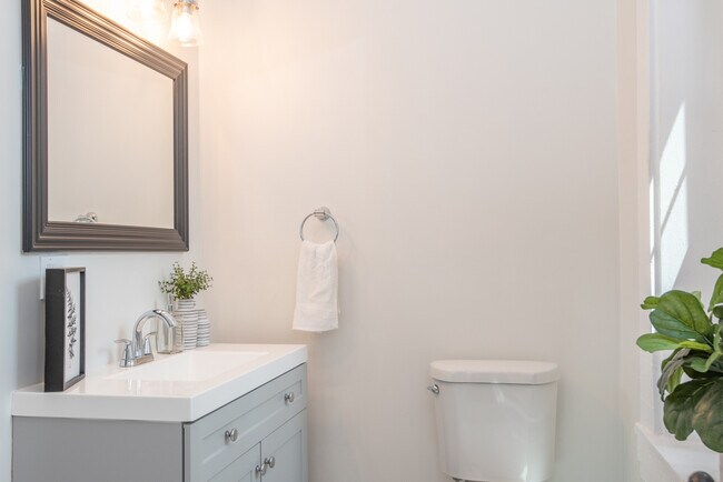 Building Photo - 318 N Duke St