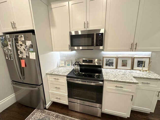 Building Photo - 112 Pinckney St