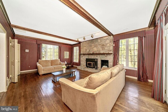 Building Photo - 12929 Esworthy Rd