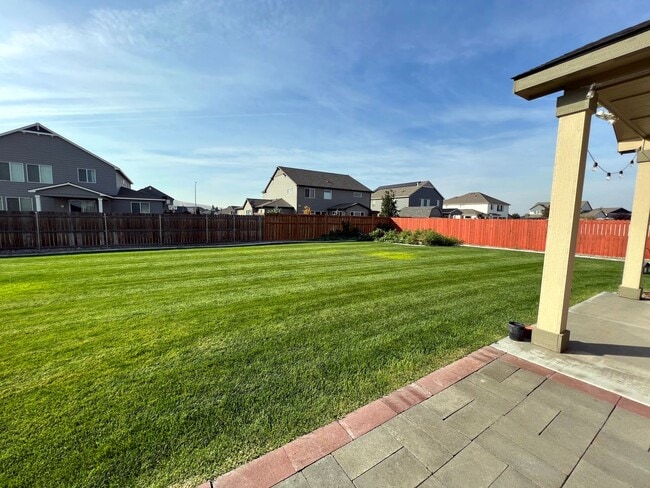 Building Photo - West Richland Home On 0.32 Acres