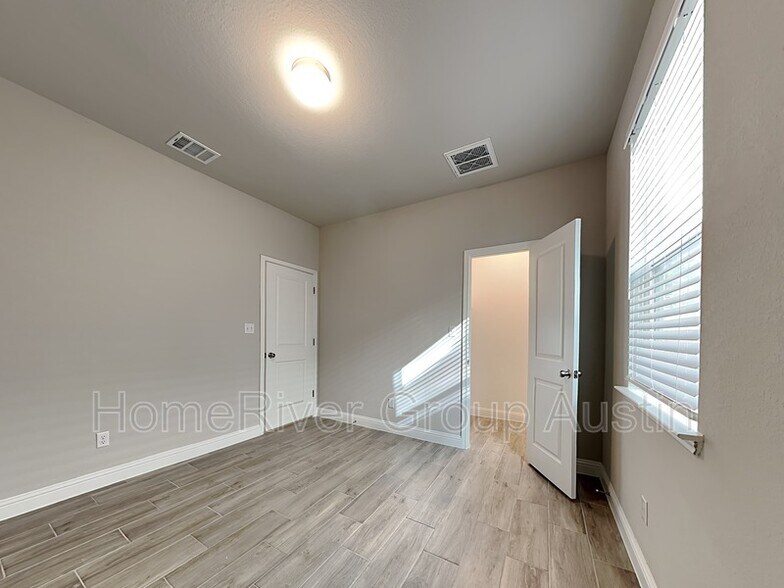 Building Photo - 405 Bright Star Ln