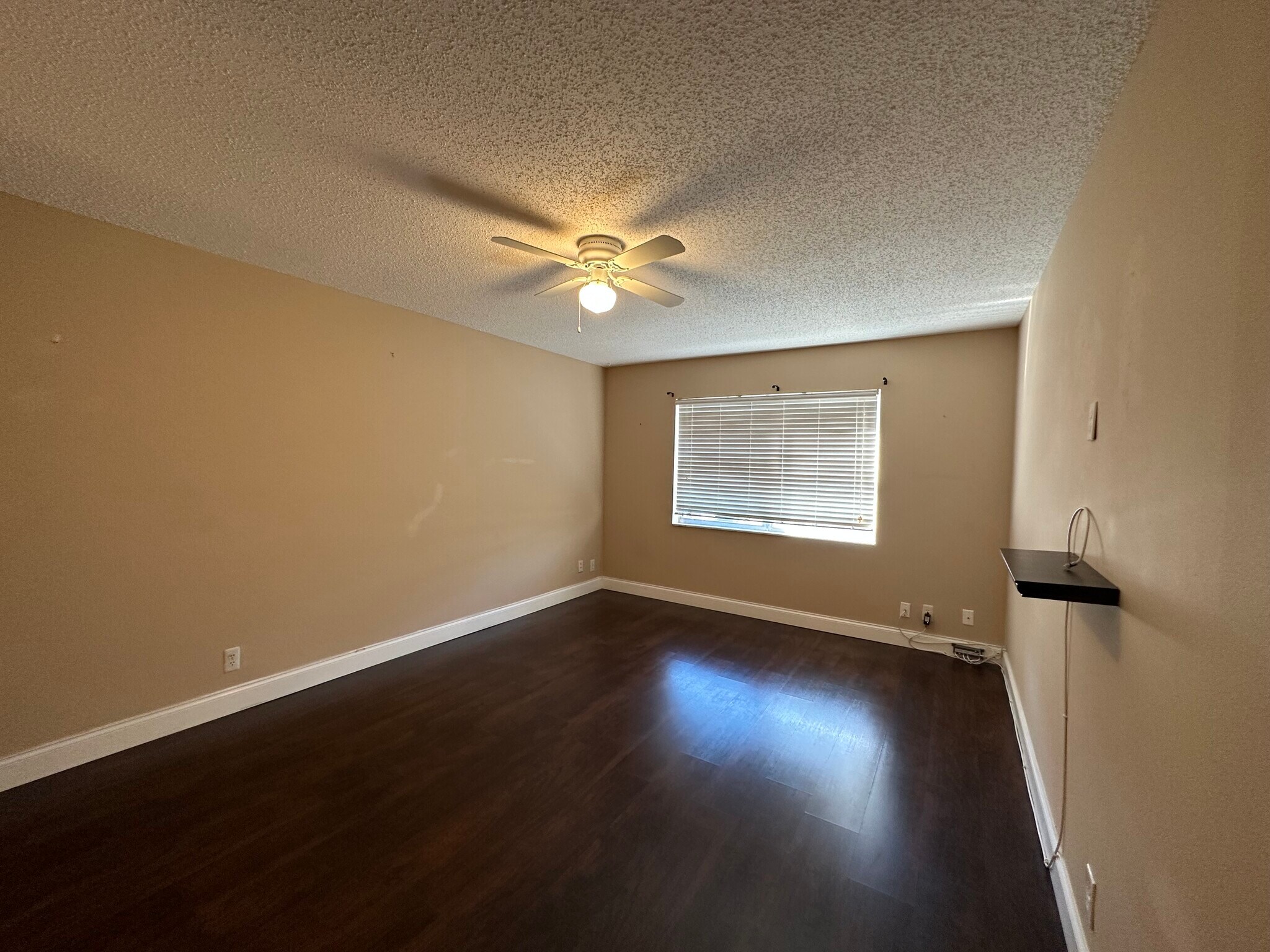 Building Photo - 4158 Inverrary Dr