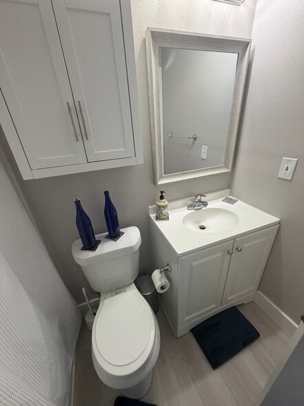 Building Photo - 611 16th Ave S