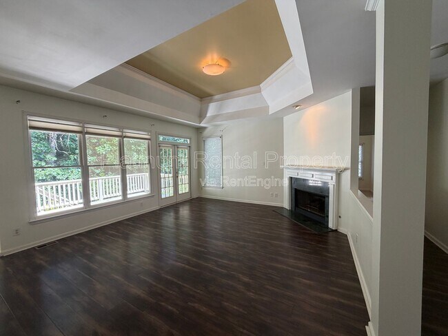 Building Photo - 5975 Waterford Pl