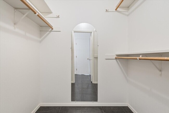 Building Photo - 12205 Midland Walk