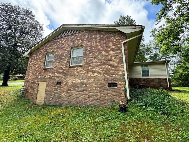 Building Photo - 3018 Delano Pl