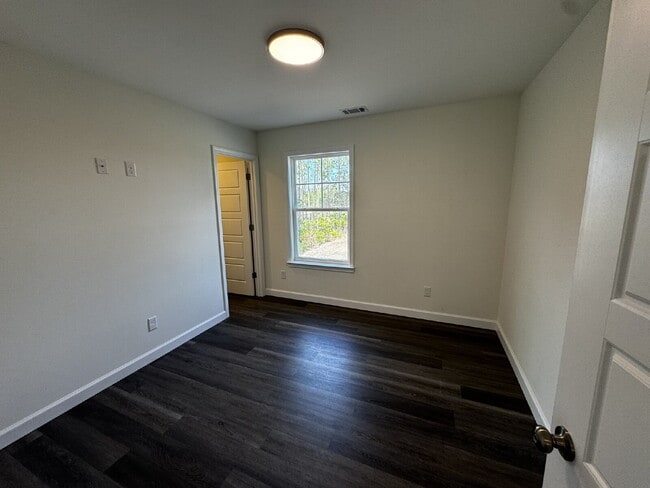 Building Photo - House for Rent