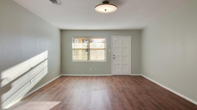 Building Photo - 1822 Greenwood Ln