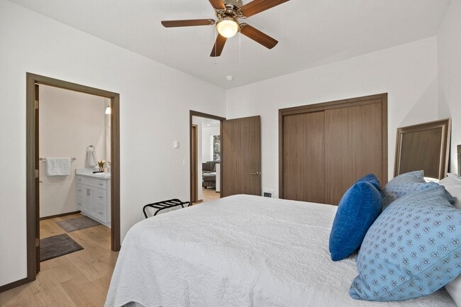 Building Photo - NEWLY RENOVATED 2 BEDROOM HOME.