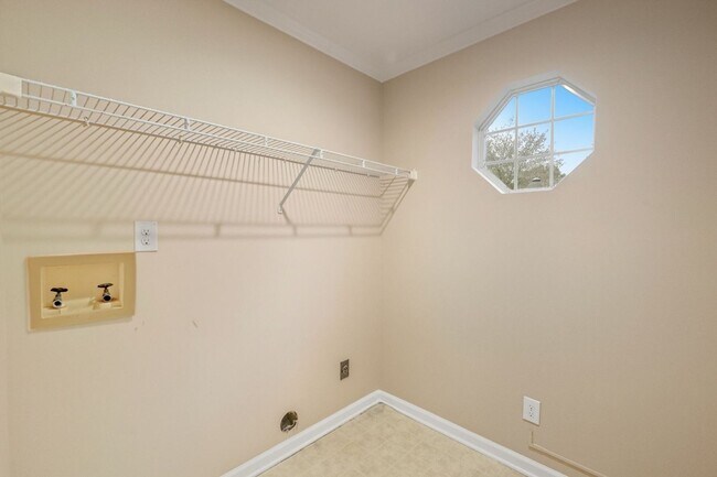 Building Photo - Charming 3BR House with Big bonus room ove...