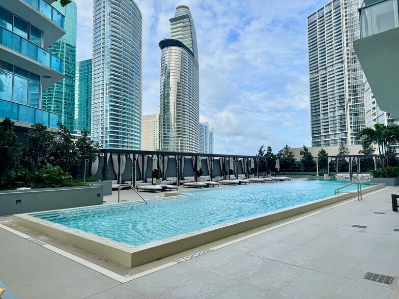 Building Photo - 77 SE 5th St