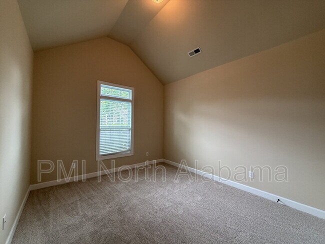 Building Photo - 1012 Scarlet Woods