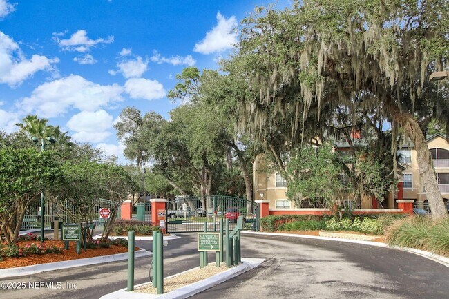 Building Photo - 160 Veracruz Dr