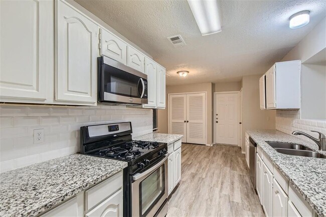 Building Photo - 13423 Birdcall Ln