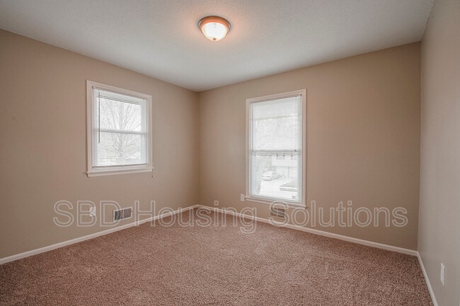 Building Photo - 9024 E 90 Terrace