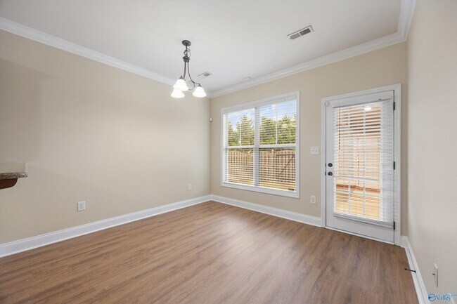 Building Photo - 120 Park Square Ln