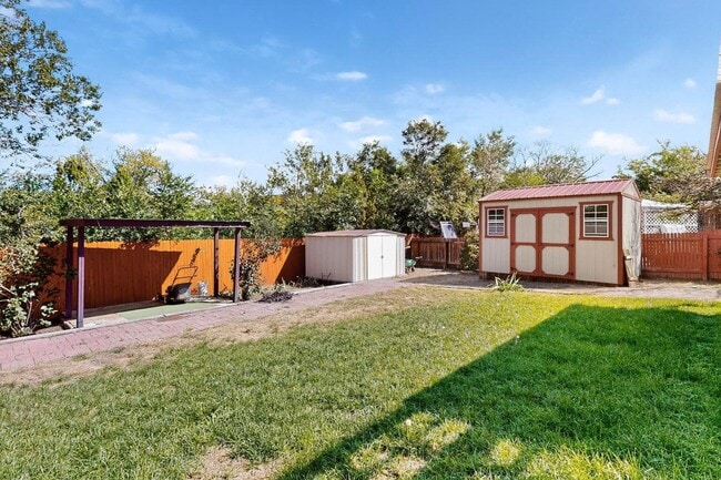 Building Photo - 2702 Avenida Del Sol