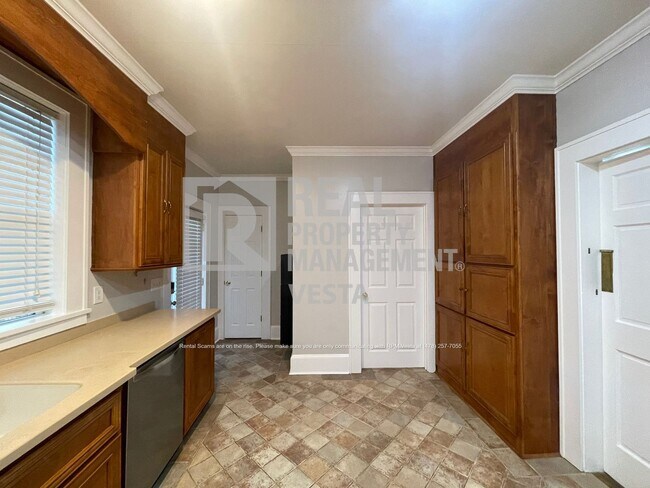 Building Photo - 3241 Ridge Ave