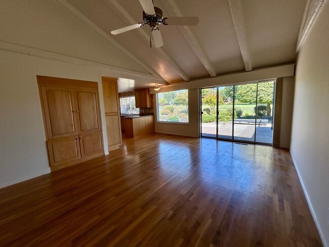 Building Photo - 266 Valley Oaks Dr