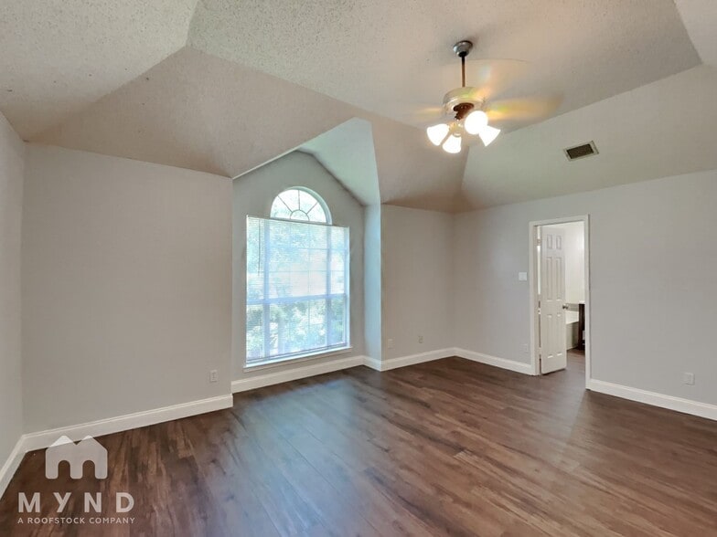 Building Photo - 2616 Belmont Ct