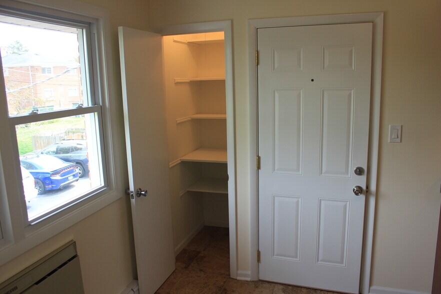 Building Photo - 14437 S Ravinia Ave