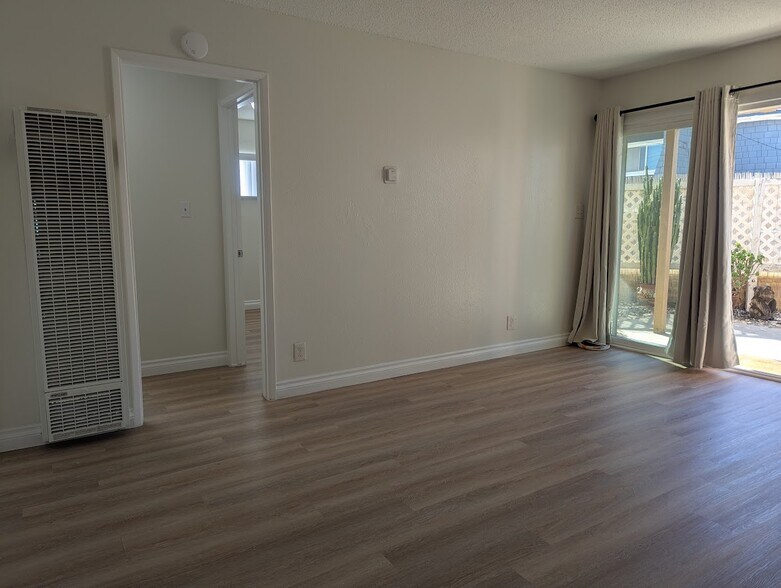 Living room - 216 Melrose Dr