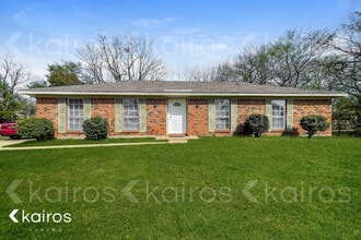 Building Photo - 2073 Edinburgh Dr