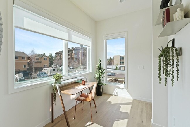 Building Photo - 4Bed 3.5 Bath - Views - Studio