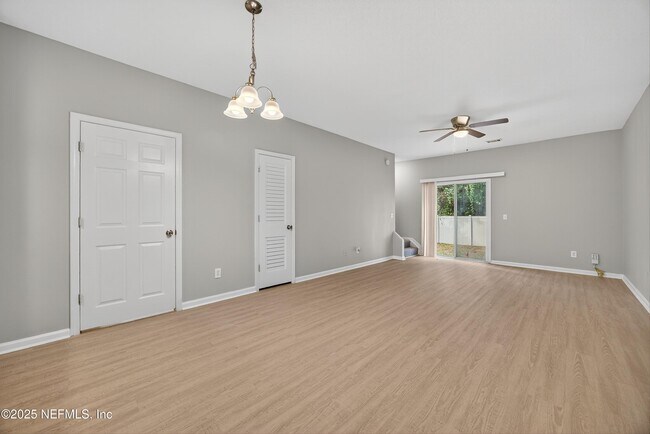 Building Photo - 655 Scrub Jay Dr
