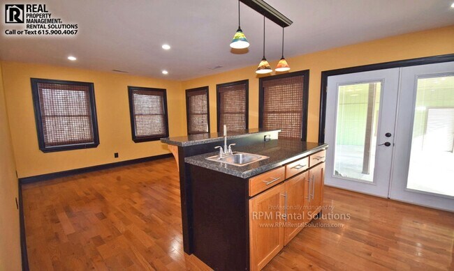 Building Photo - 3BR/2BA one level, carport+detached garage/workshop, washer/dryer included, on 1.6 acres in M'boro!