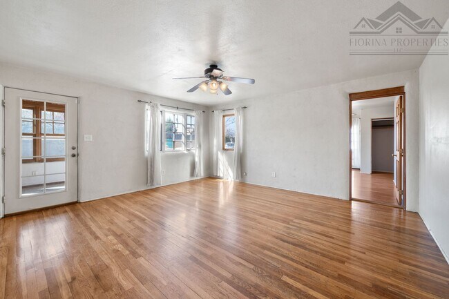 Building Photo - Sunny Retreat in South Capitol