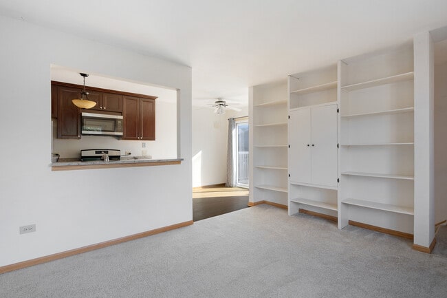 Building Photo - 717 Whitesail Dr