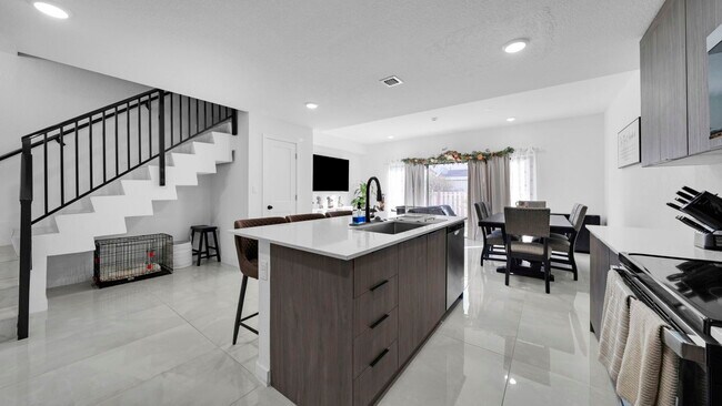 Building Photo - 415 NW 13 Ct