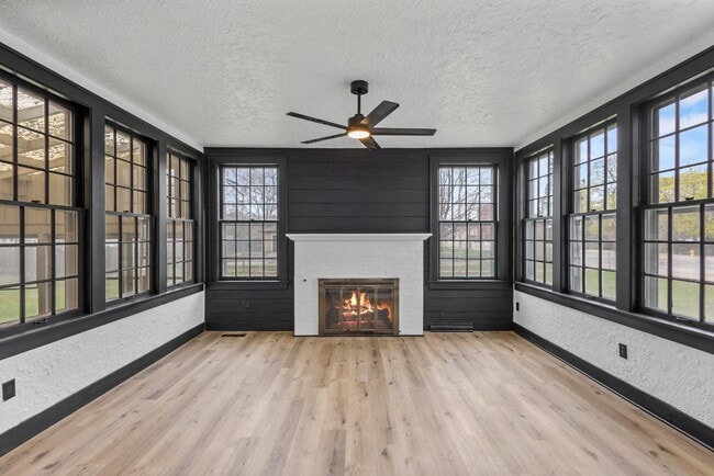 Building Photo - 335 1st St